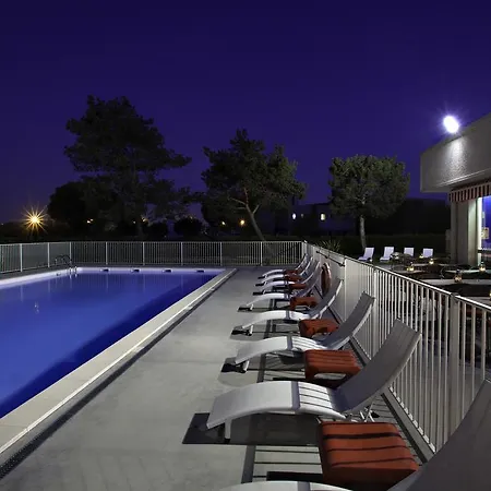 Готель Sure By Western Bordeaux Aeroport 3*