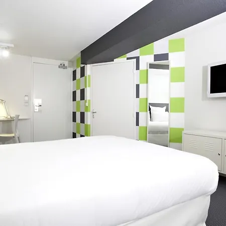 Sure By Western Bordeaux Aeroport Готель 3*