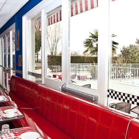 Sure By Western Aeroport 3*