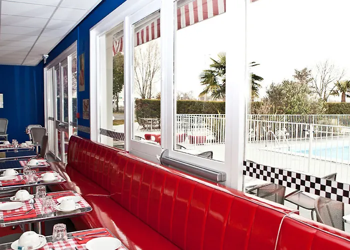 Sure By Western Aeroport 3*